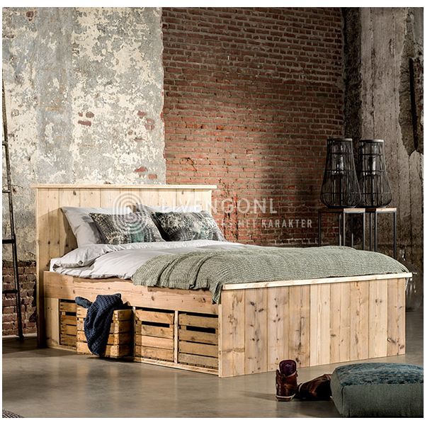 groef Post kiezen Steigerhout bed met fruitkistjes